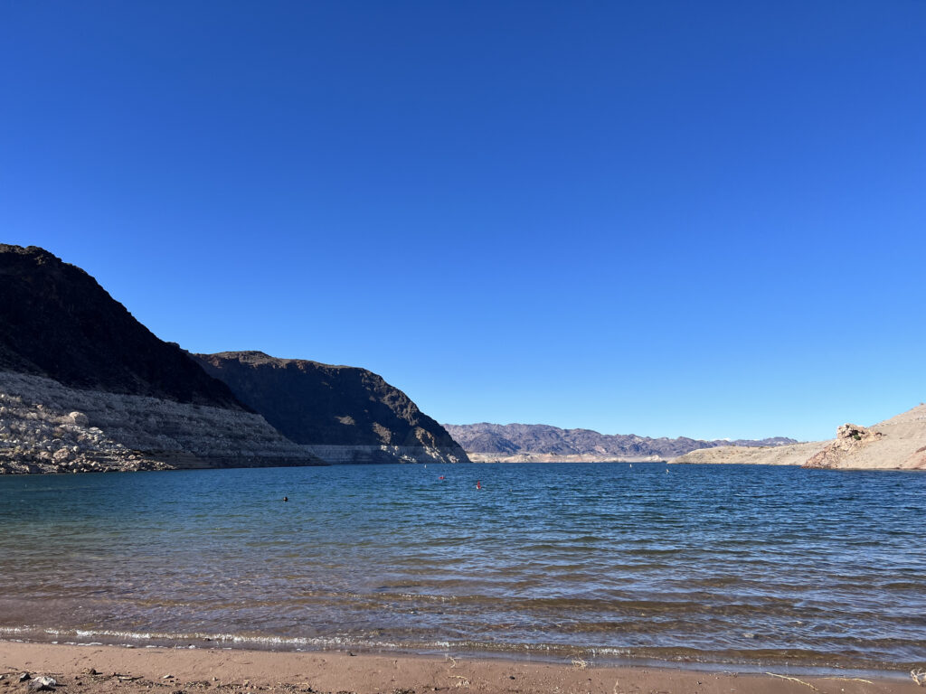 Lake Mead bathtub ring shows dropped water level